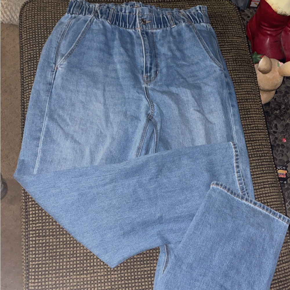 American eagle jeans size 12 regular. New with tags.